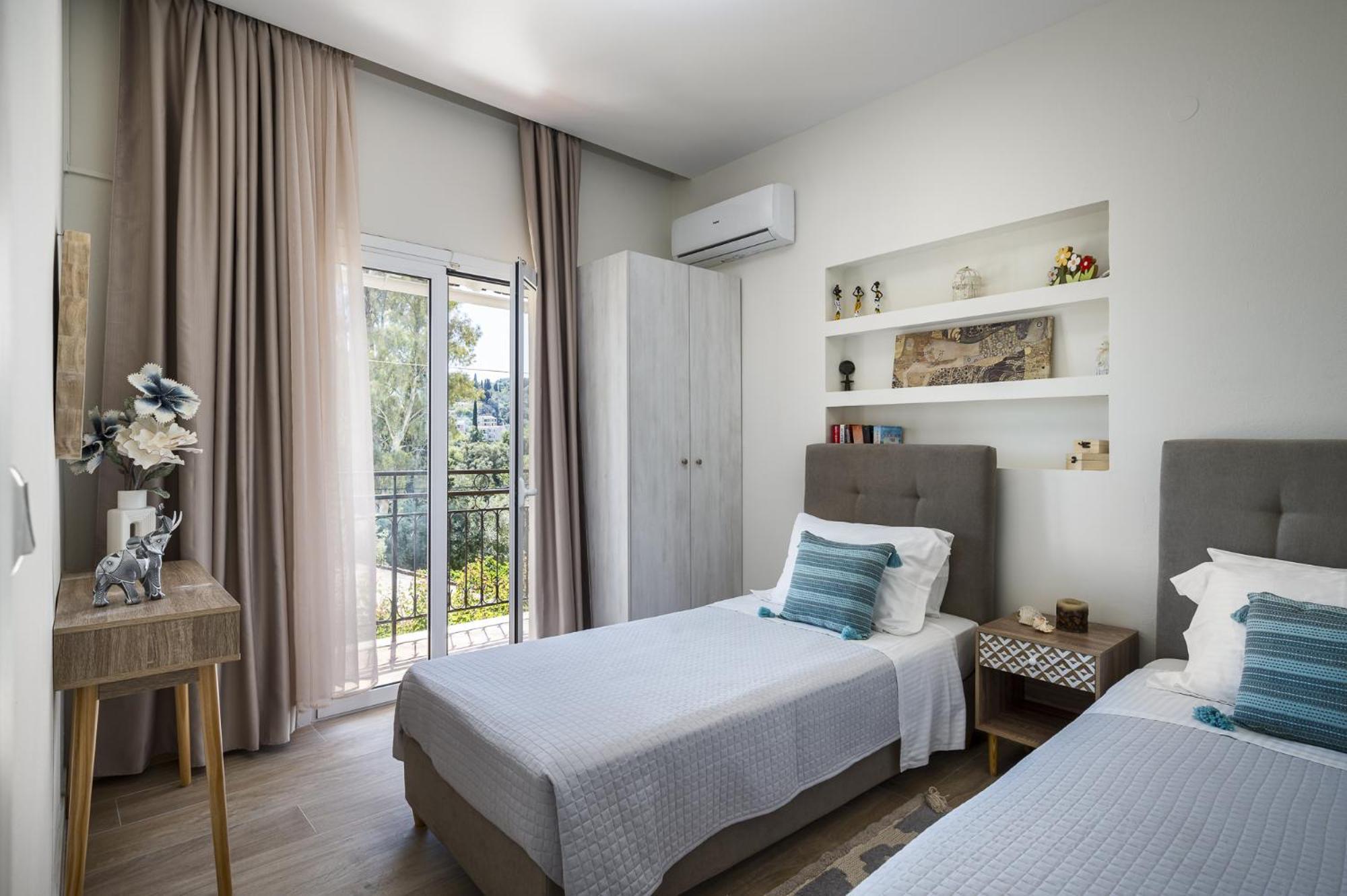 Pool Apartments, Elena & Maria By Konnect Apartment Ipsos