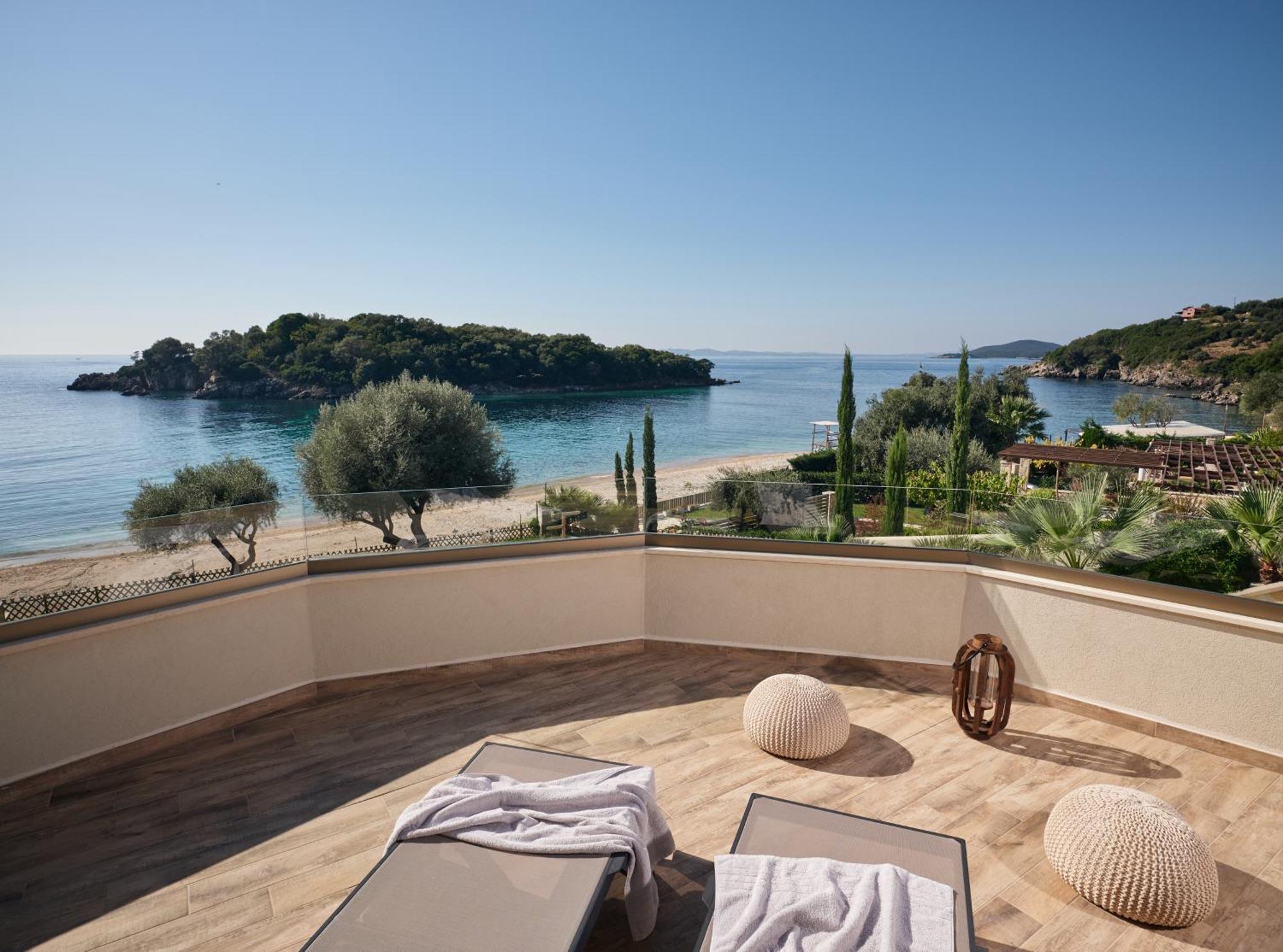 Prima Vista Beachfront Boutique Hotel