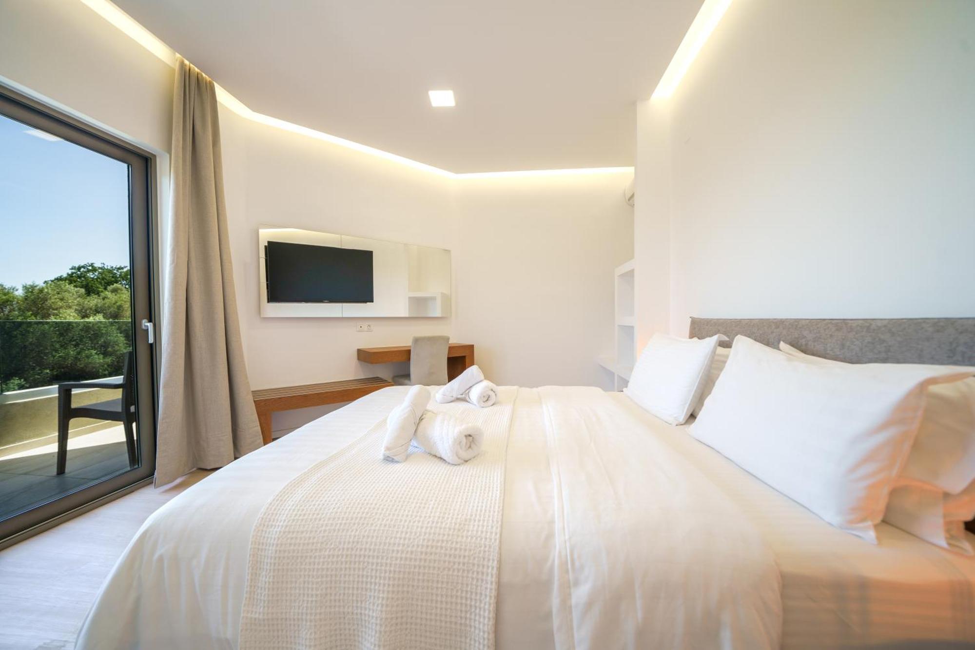Marian With Private Swimming Pool & Jacuzzi *