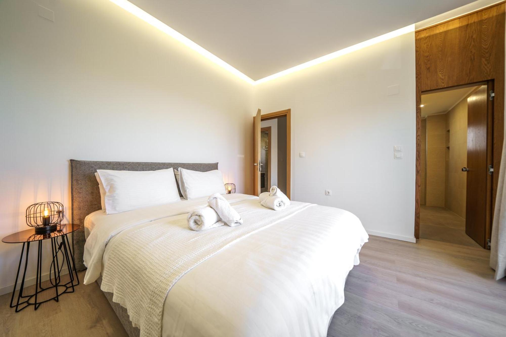 Marian With Private Swimming Pool & Jacuzzi Villa *