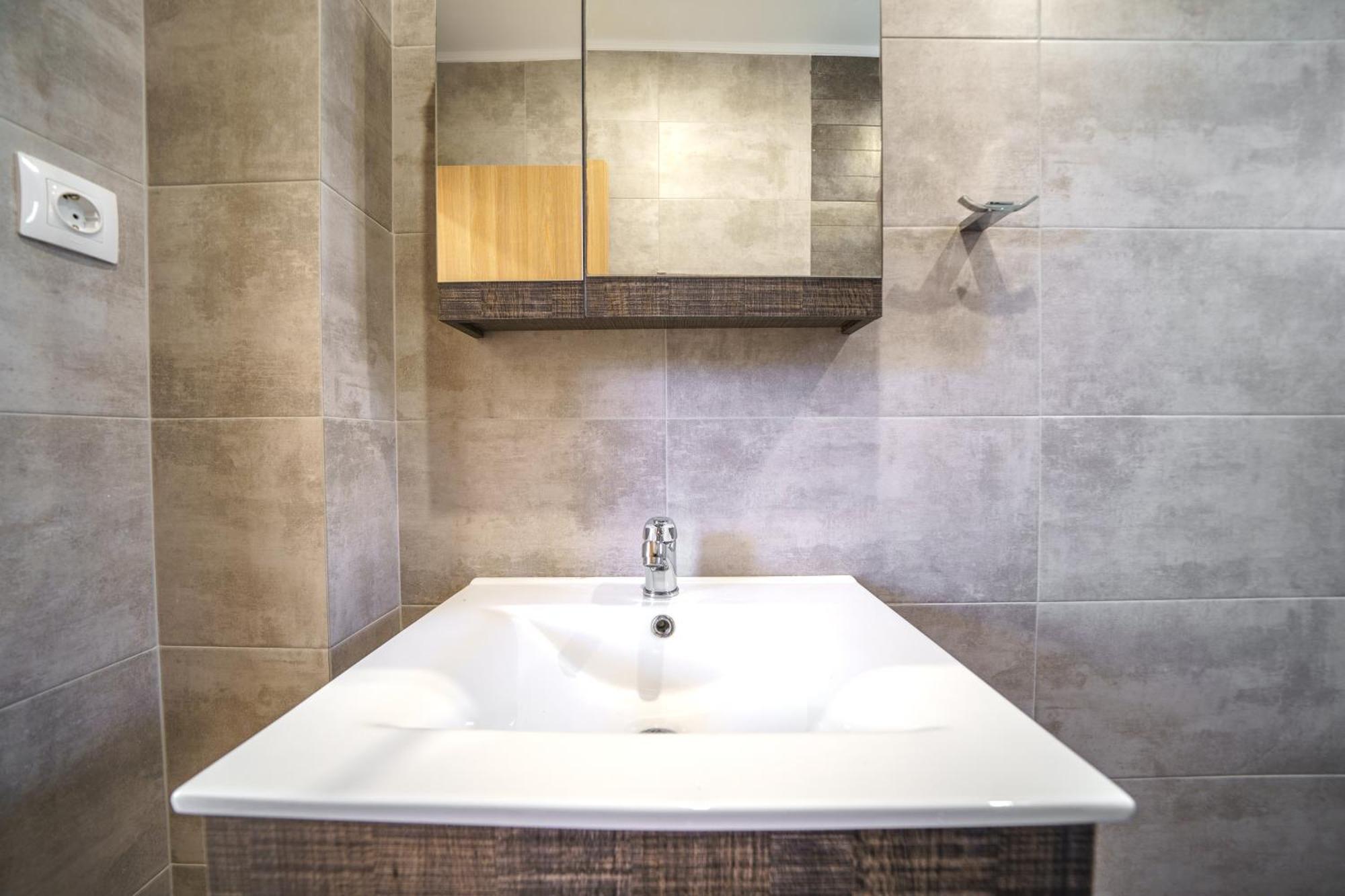 Marian With Private Swimming Pool & Jacuzzi Villa *