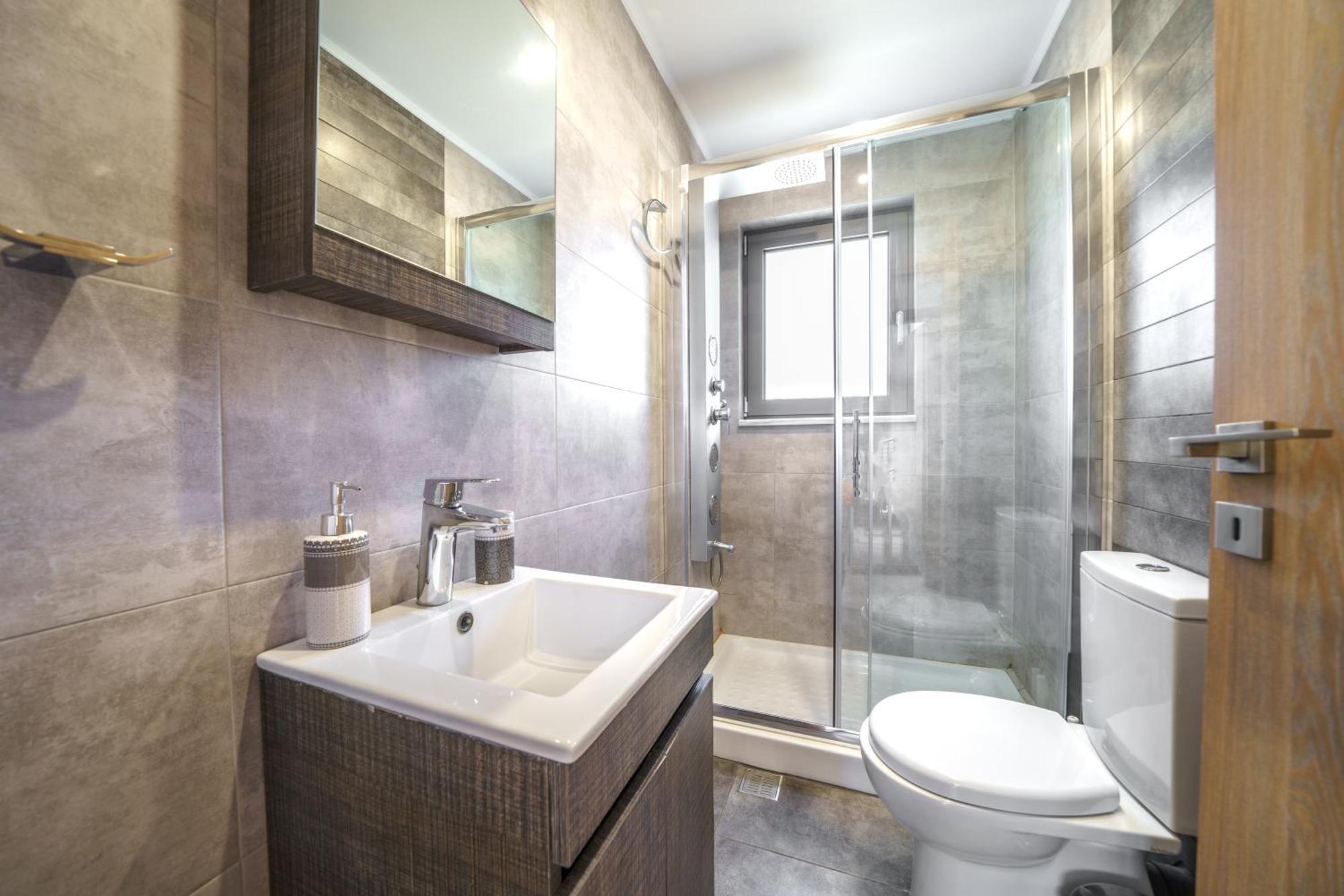 Marian With Private Swimming Pool & Jacuzzi Villa *