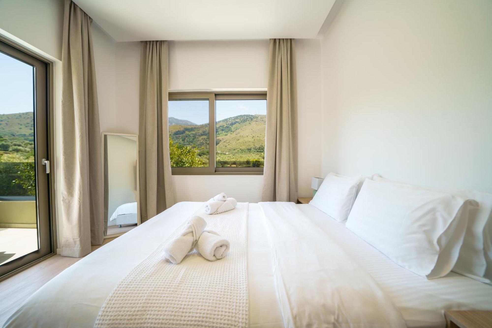 Marian With Private Swimming Pool & Jacuzzi Villa