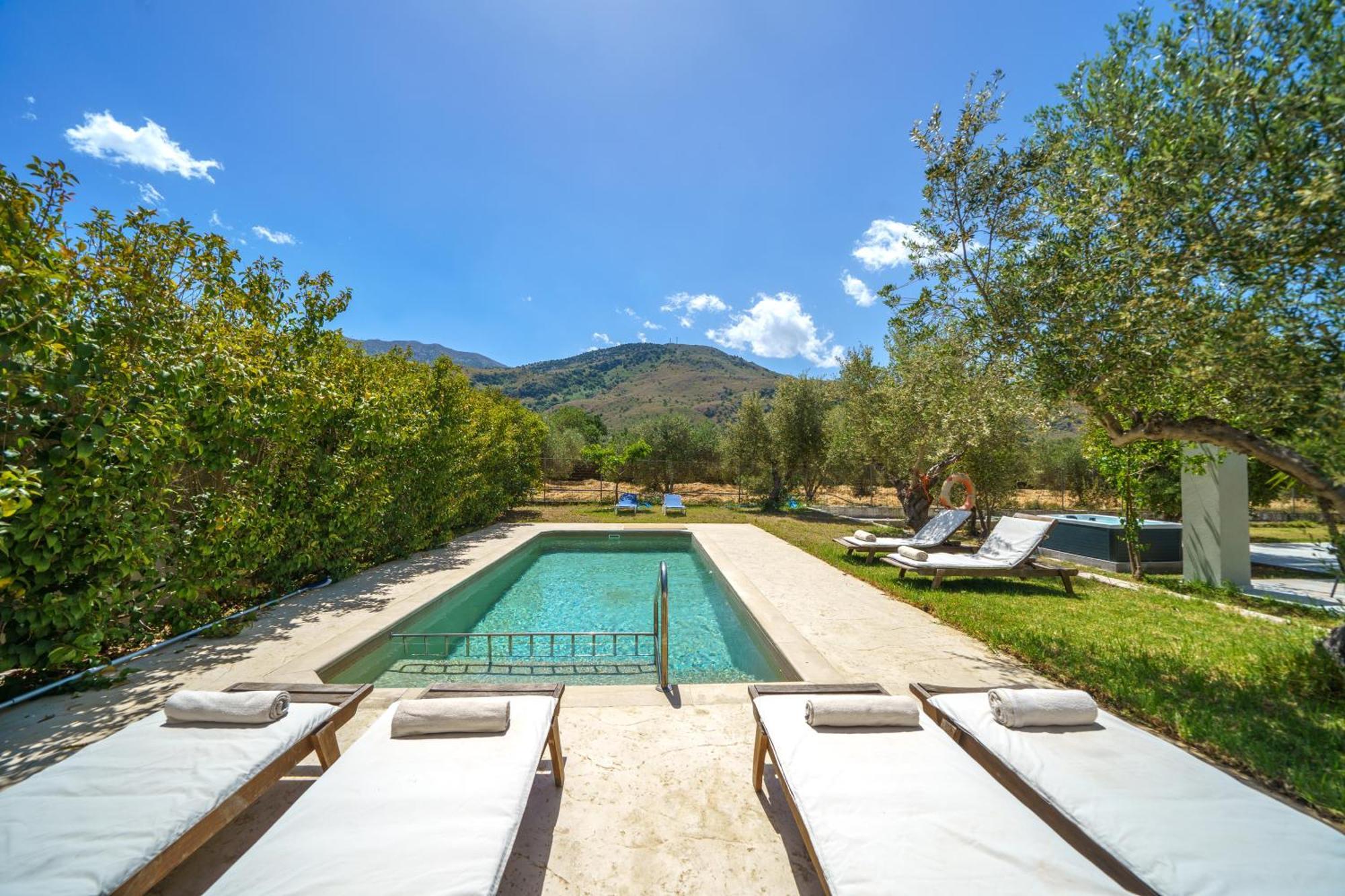 Marian With Private Swimming Pool & Jacuzzi Villa Georgioupoli