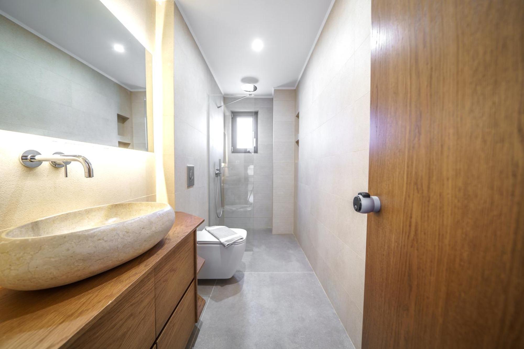 Marian With Private Swimming Pool & Jacuzzi Villa *