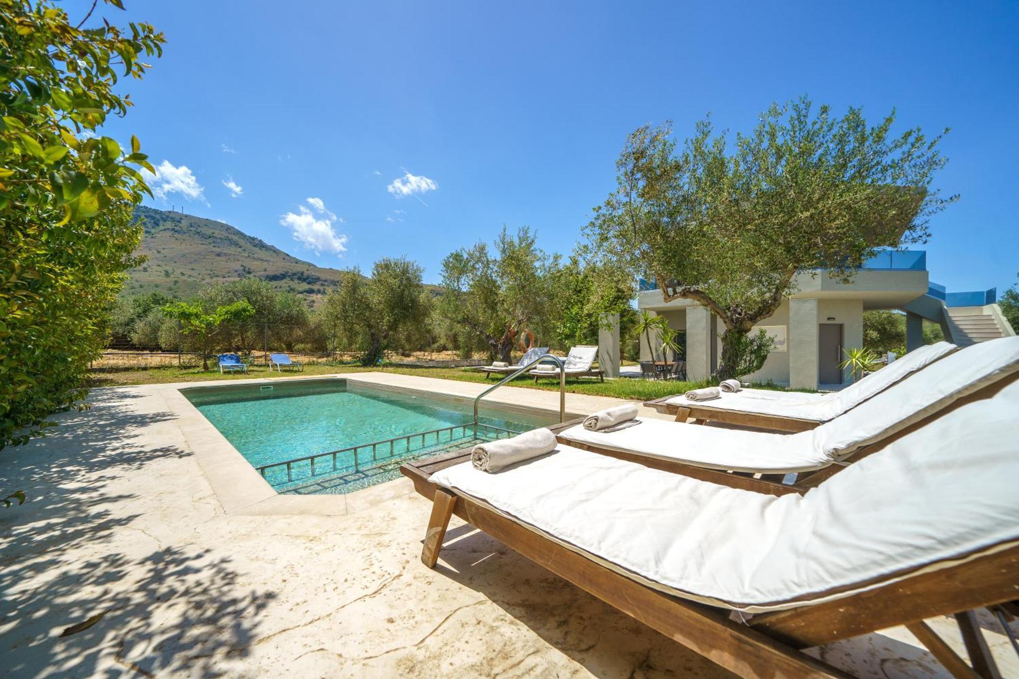 Villa Marian With Private Swimming Pool & Jacuzzi Georgioupoli