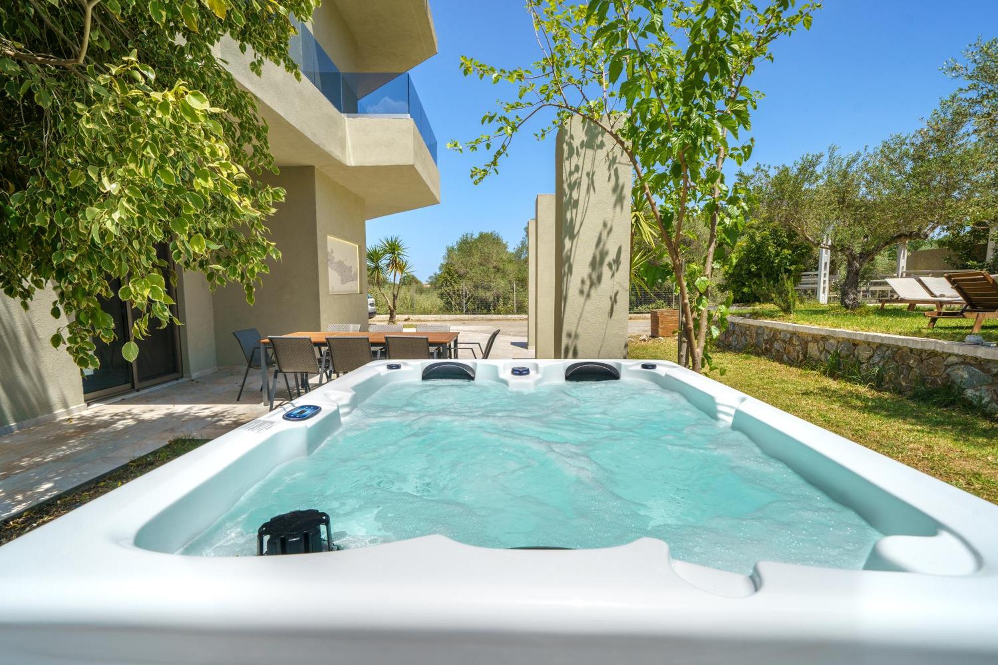 Marian With Private Swimming Pool & Jacuzzi Villa