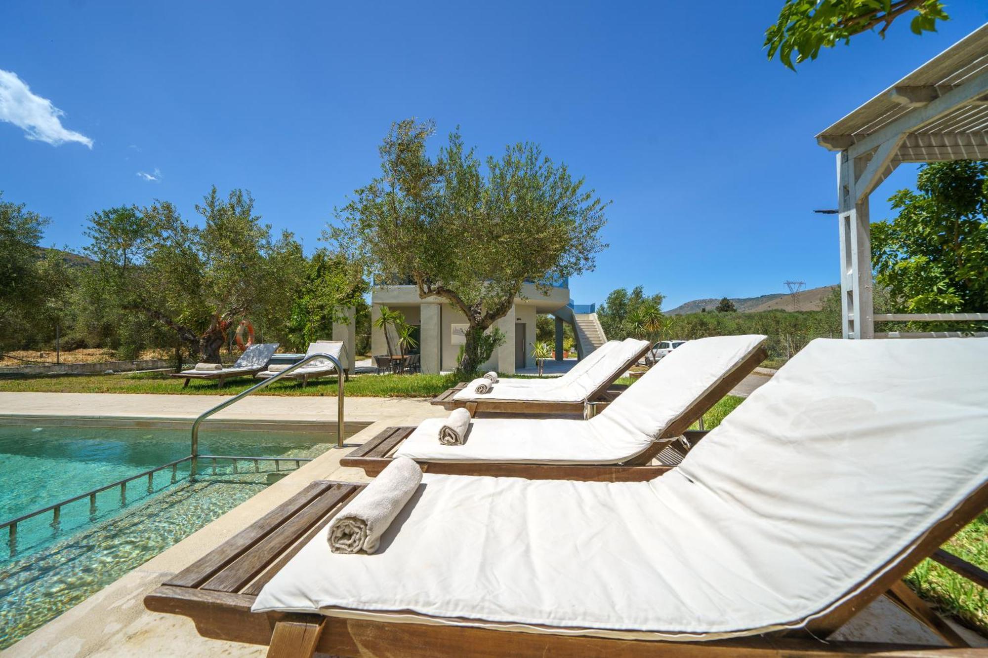 Villa Marian With Private Swimming Pool & Jacuzzi