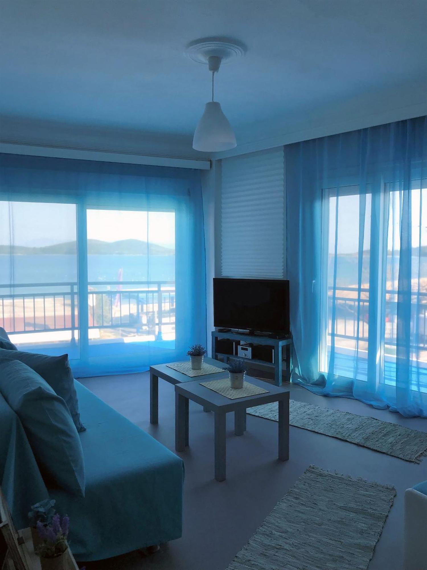 Apartment Upper Deck Apt.