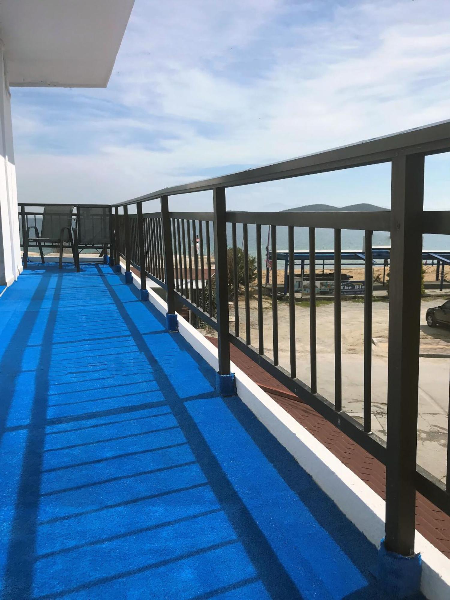 Upper Deck Apt. Apartment