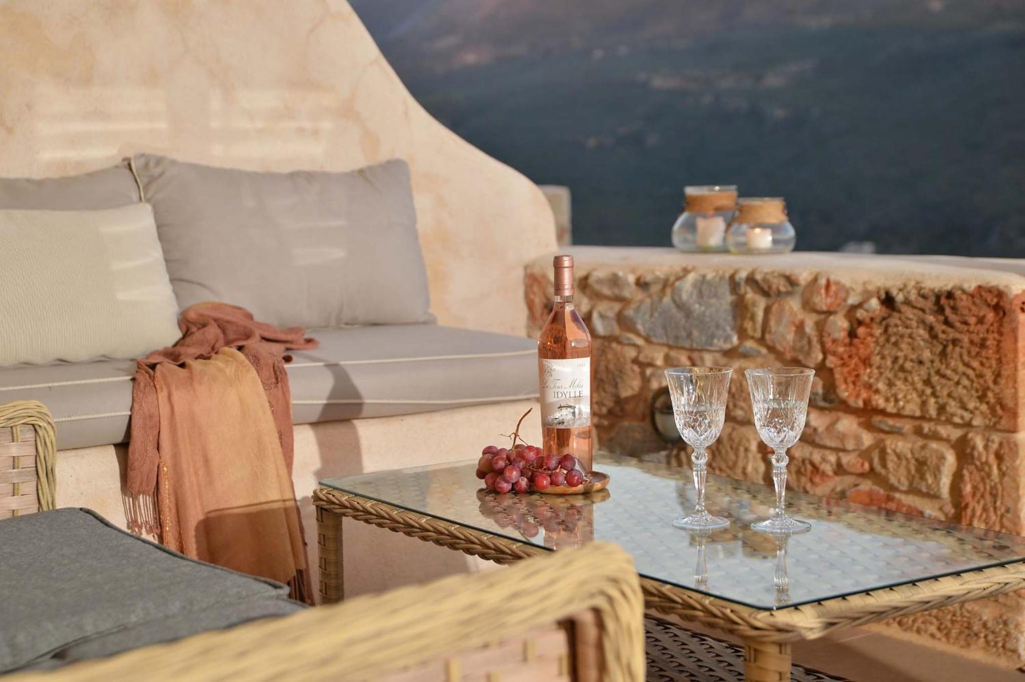 Akrolithi Boutique &