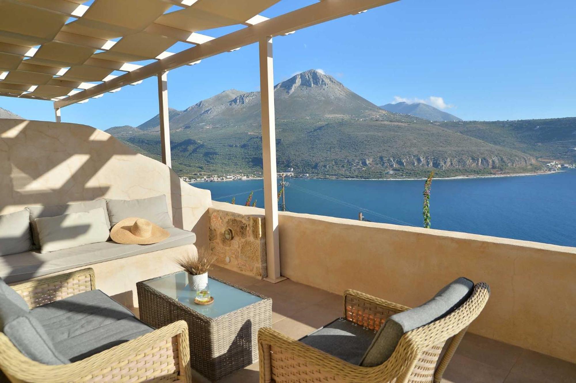 Hotel Akrolithi Boutique & Oitilon