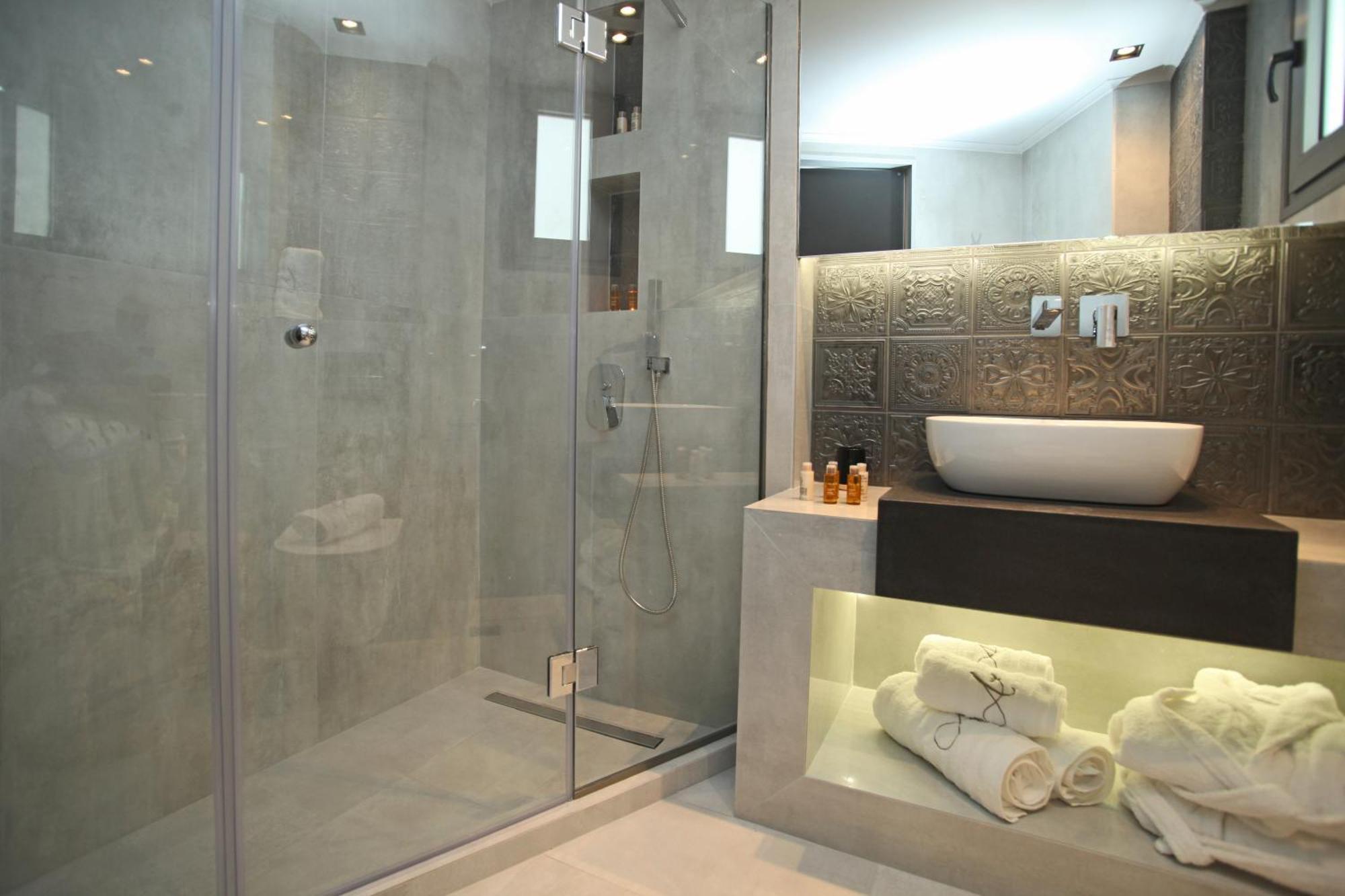 Athinais Luxury