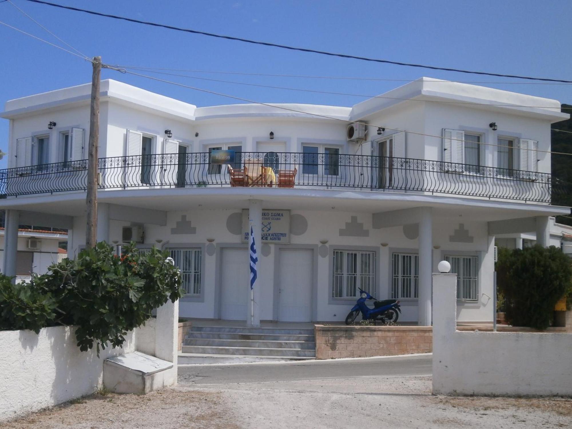 Apartment Flisvos House