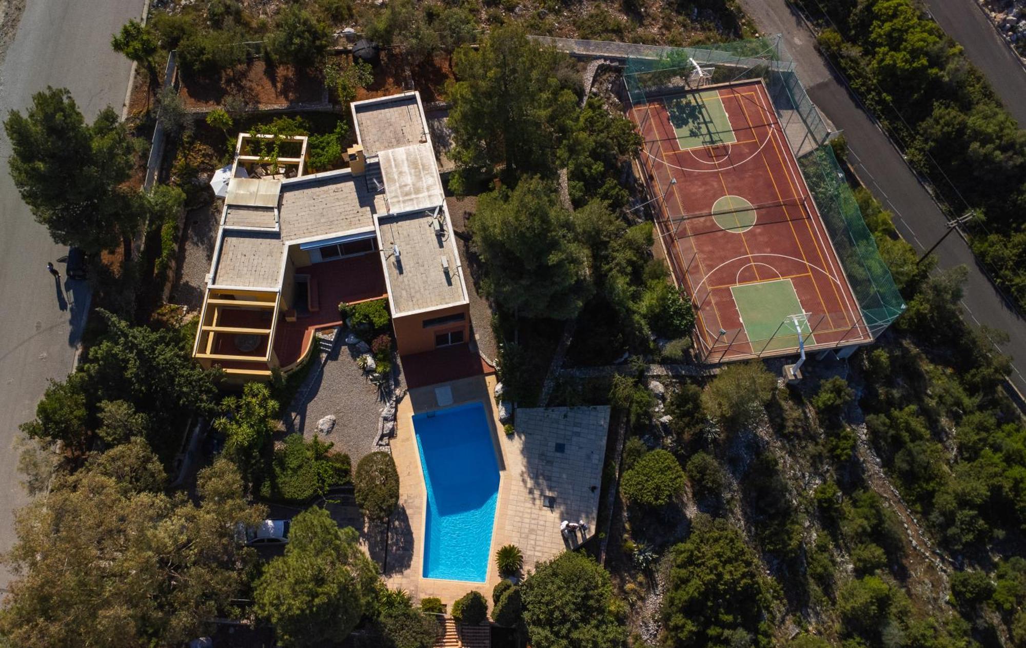Holiday home With Swimming Pool And Tennis/basketball Court *