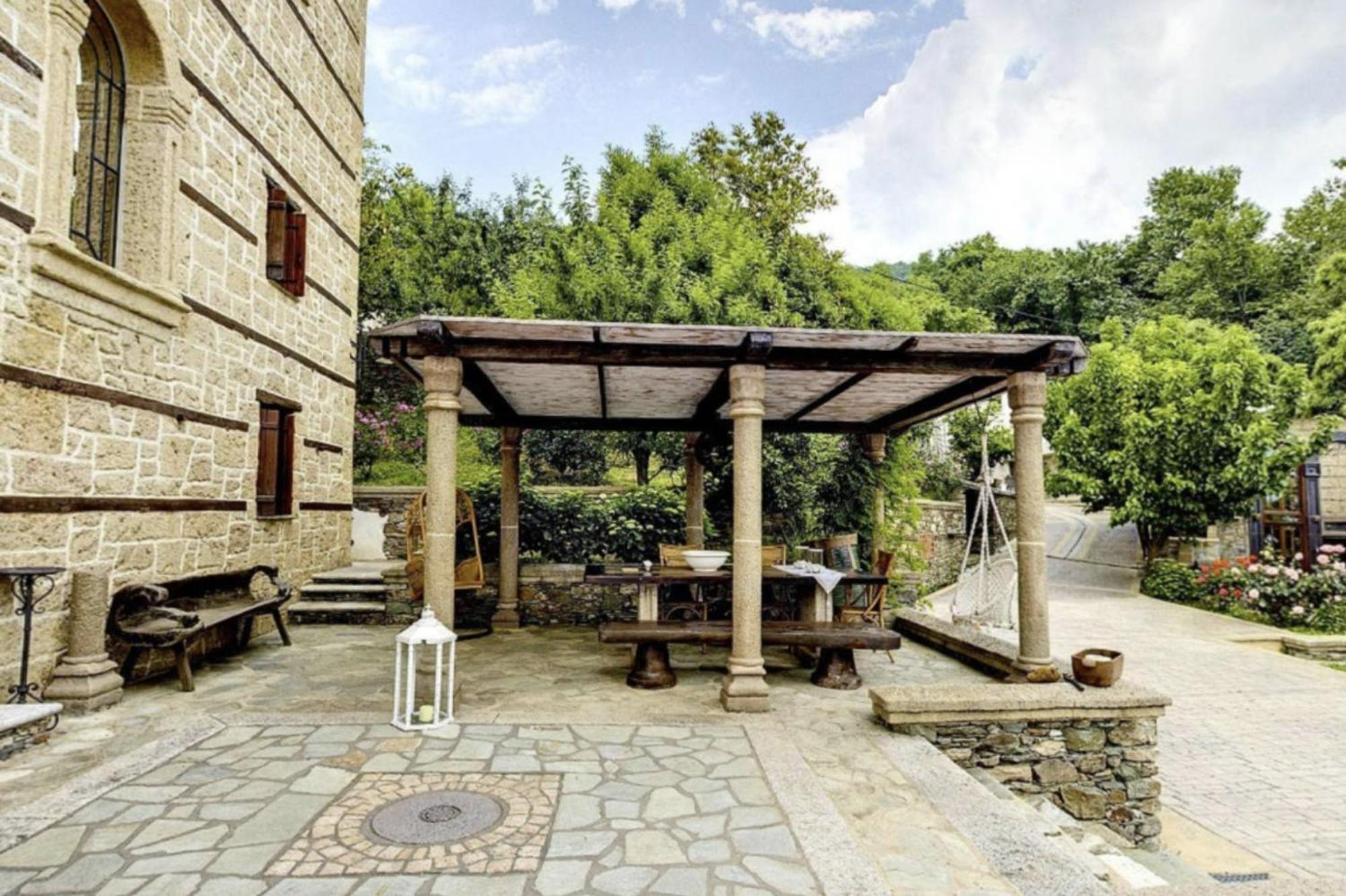 Chateau Cascara Villa Mouresi