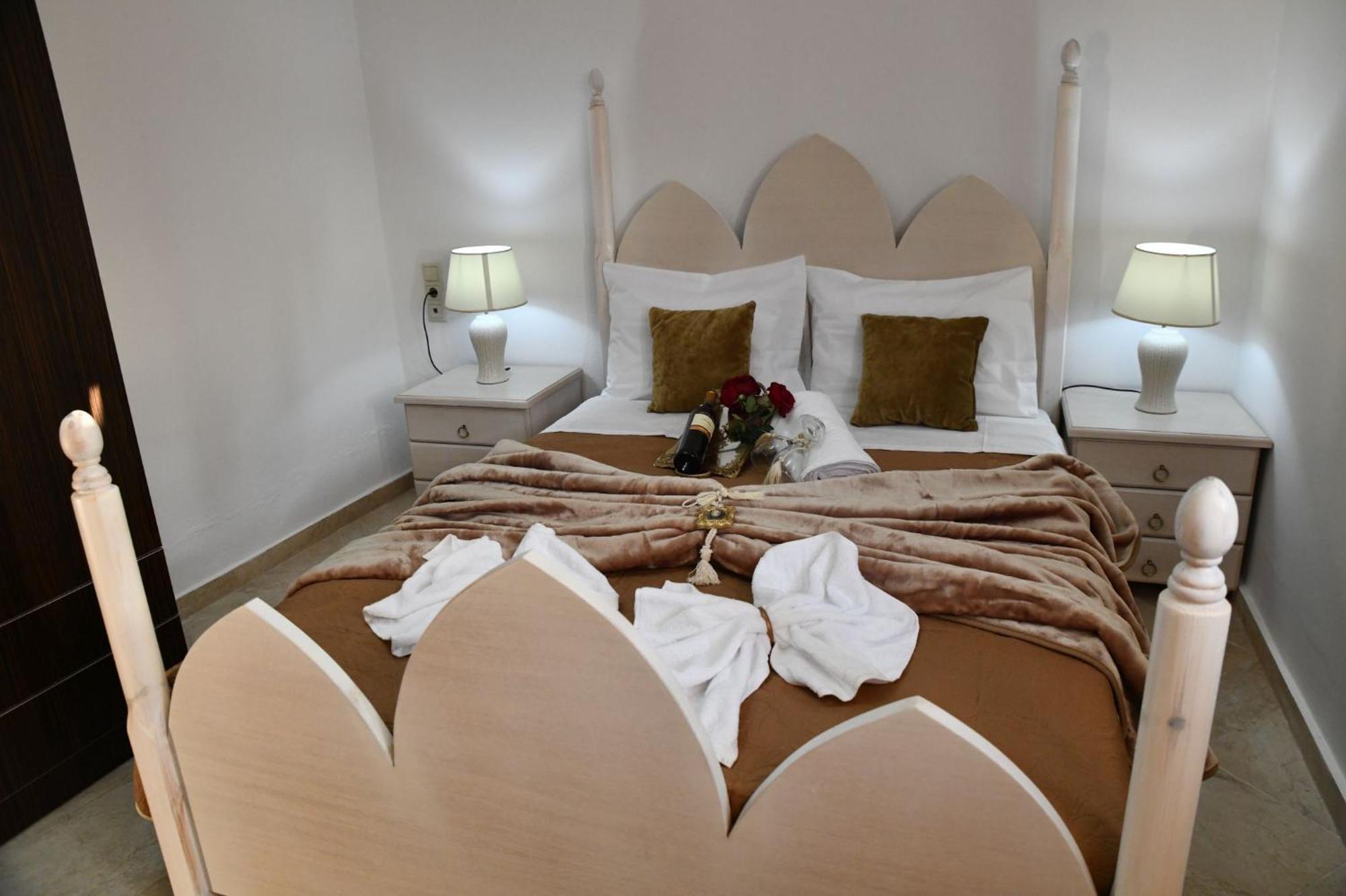 Apartment Kleopatra Deluxe With Jacuzzi Kamilari
