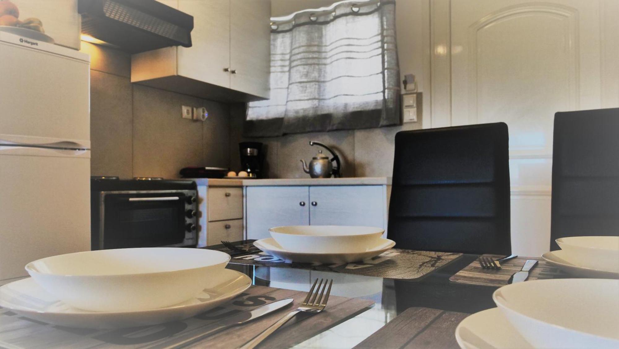 Thea Apartment Agia Marina (Crete)