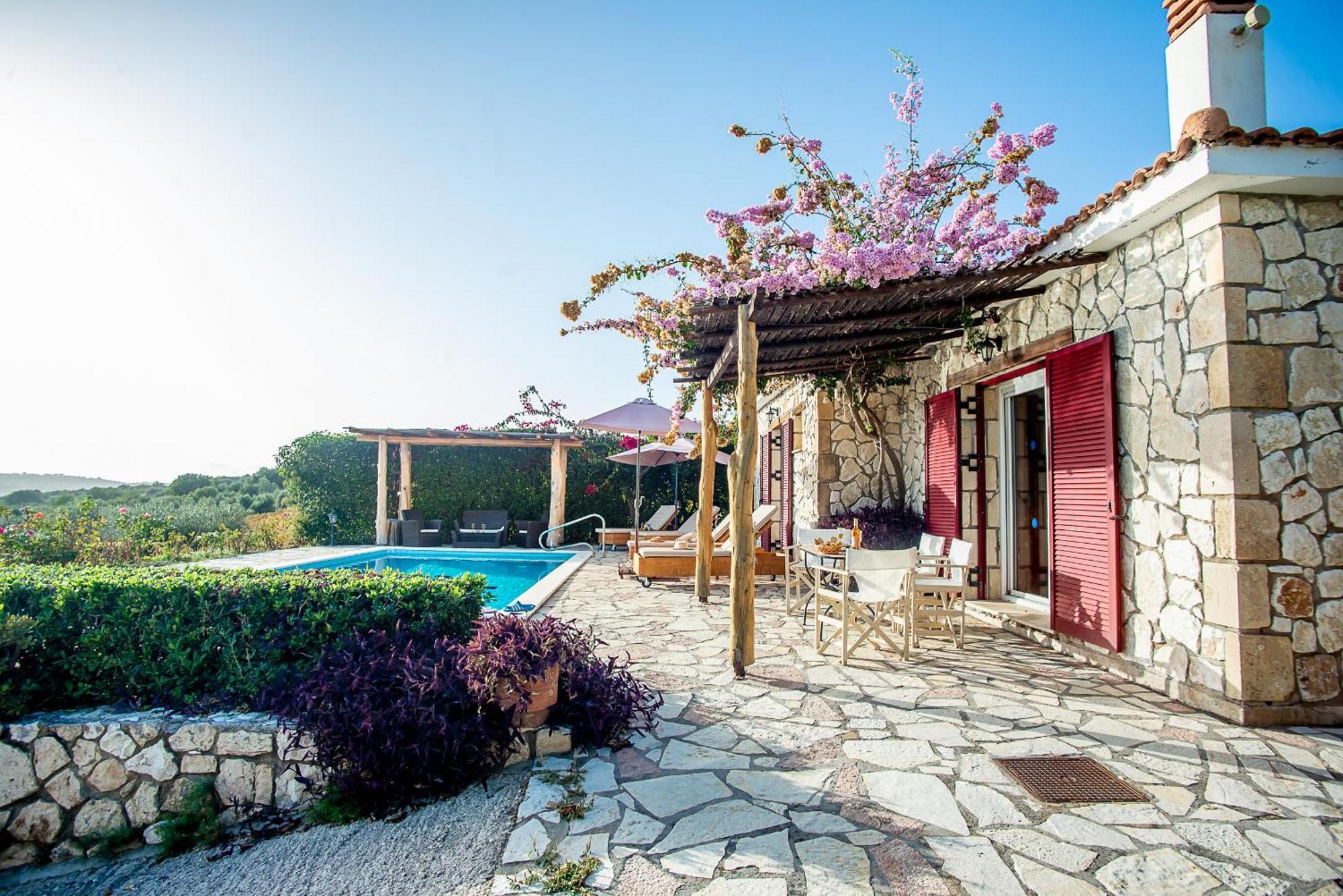 Trapezaki Garden Villa Mousata