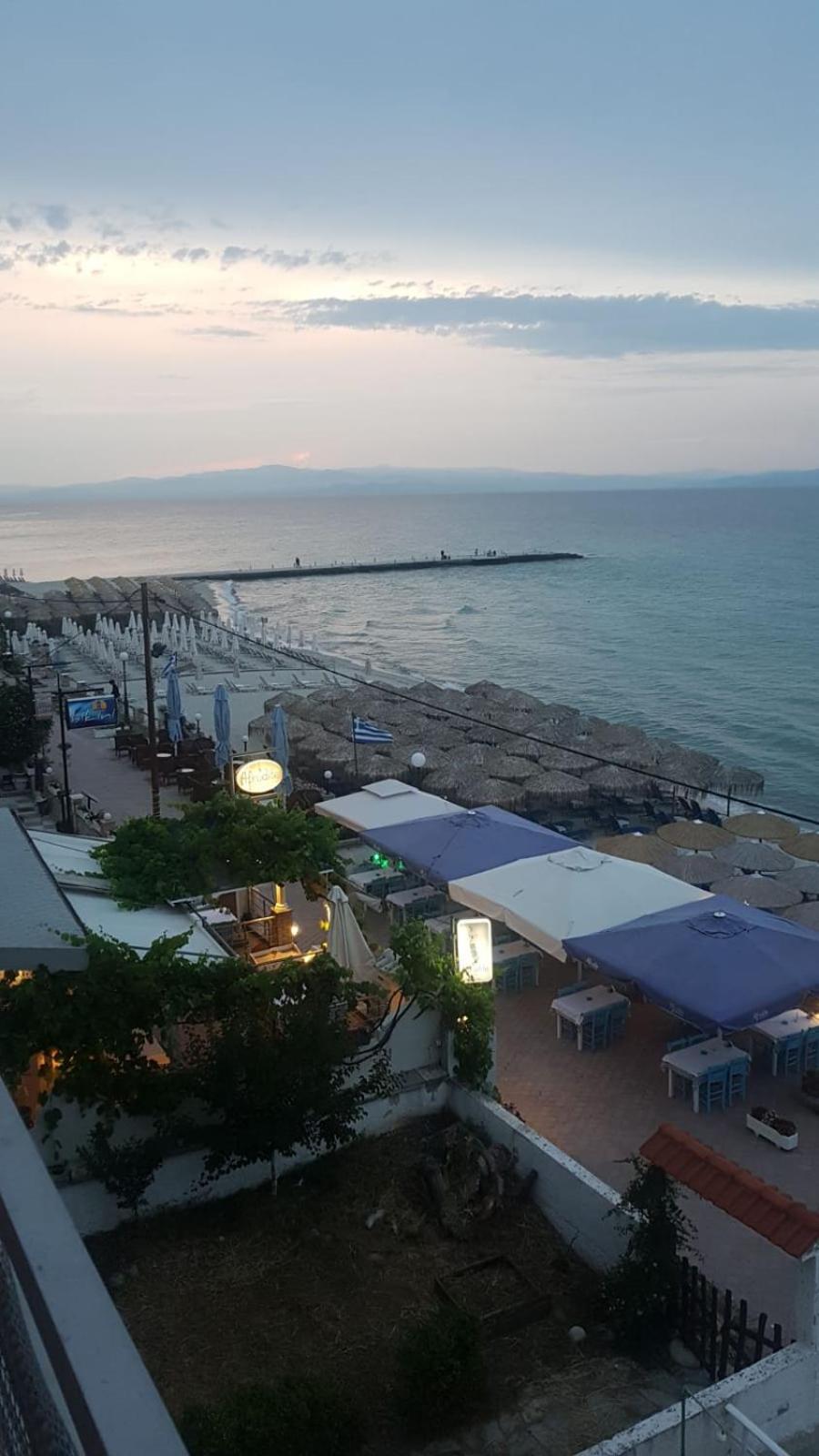 Seaside Apartment,just On The Beach, Unique View Holiday home *