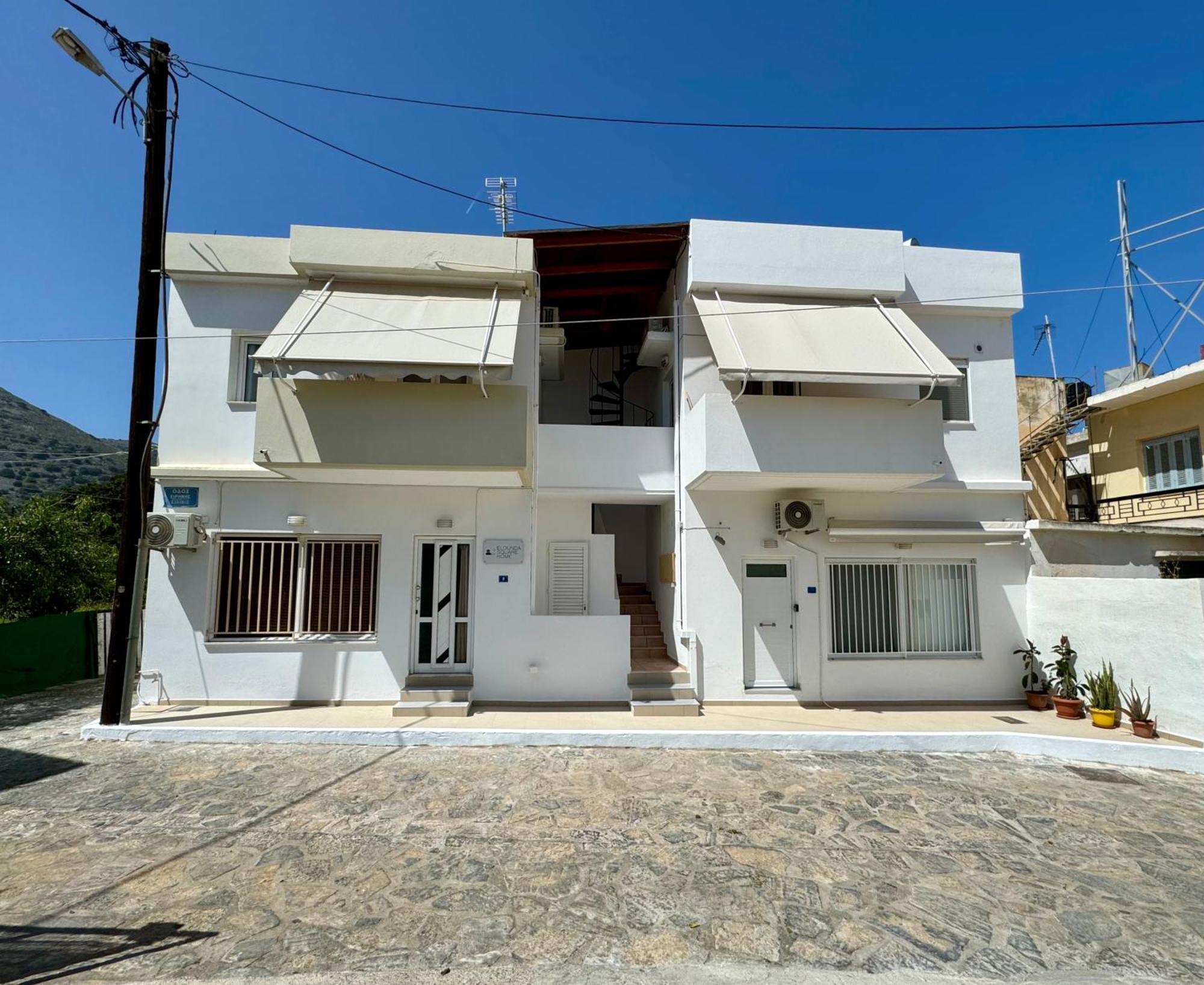Square Apartment *