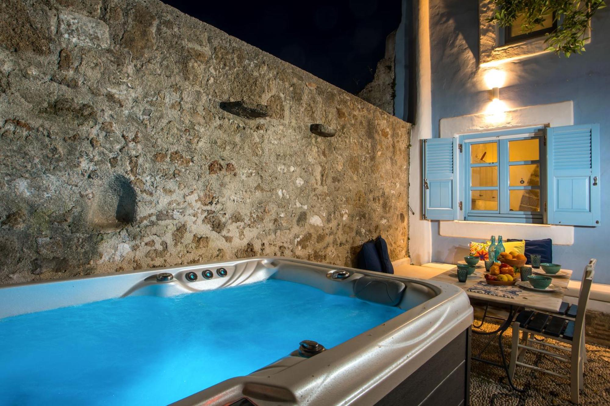 Holiday home Mandarin Traditional House With Outdoor Jacuzzi