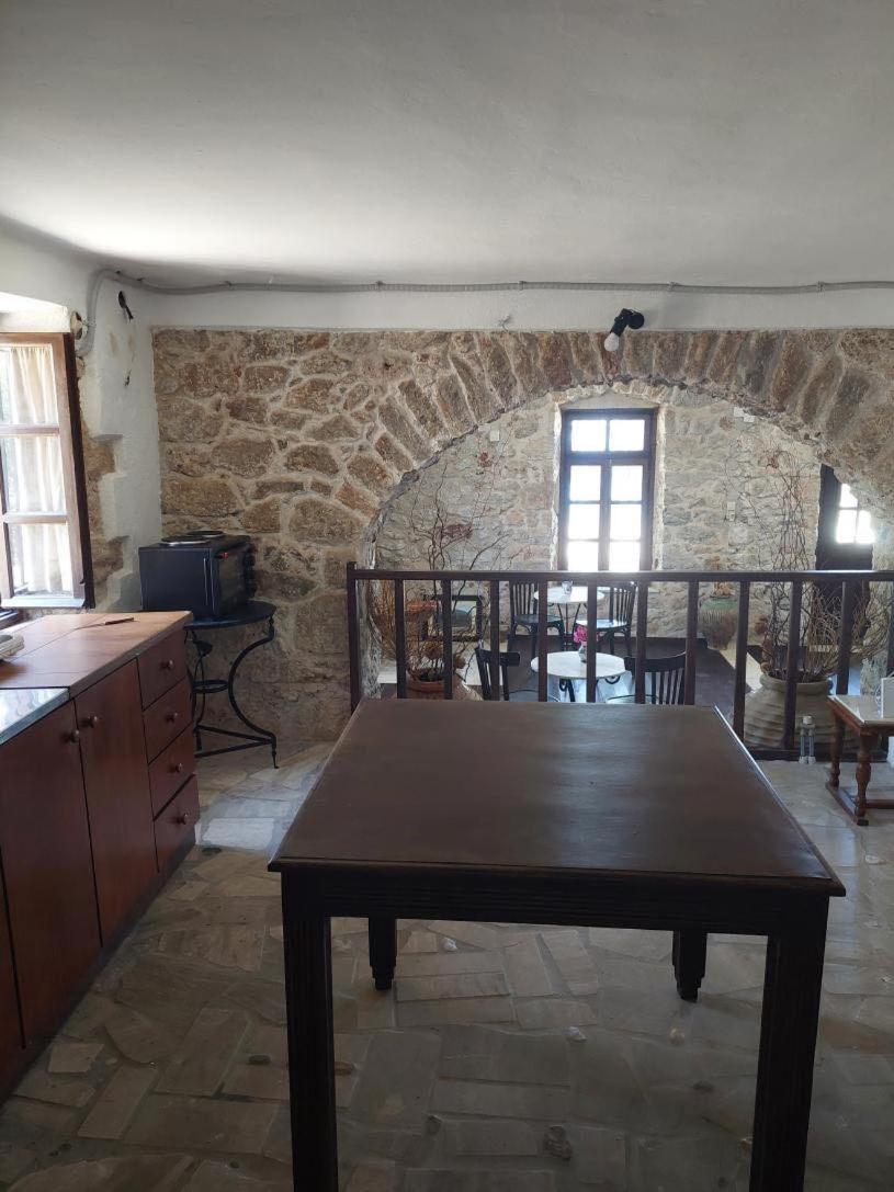 Belessi's Mansion Apartment Yefira