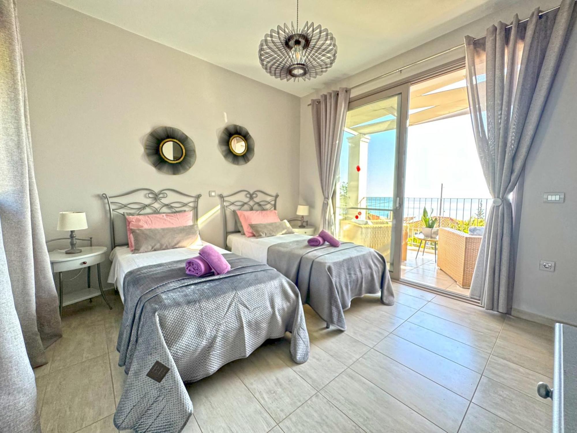 Effi Lourdata * Lourdata (Kefalonia)