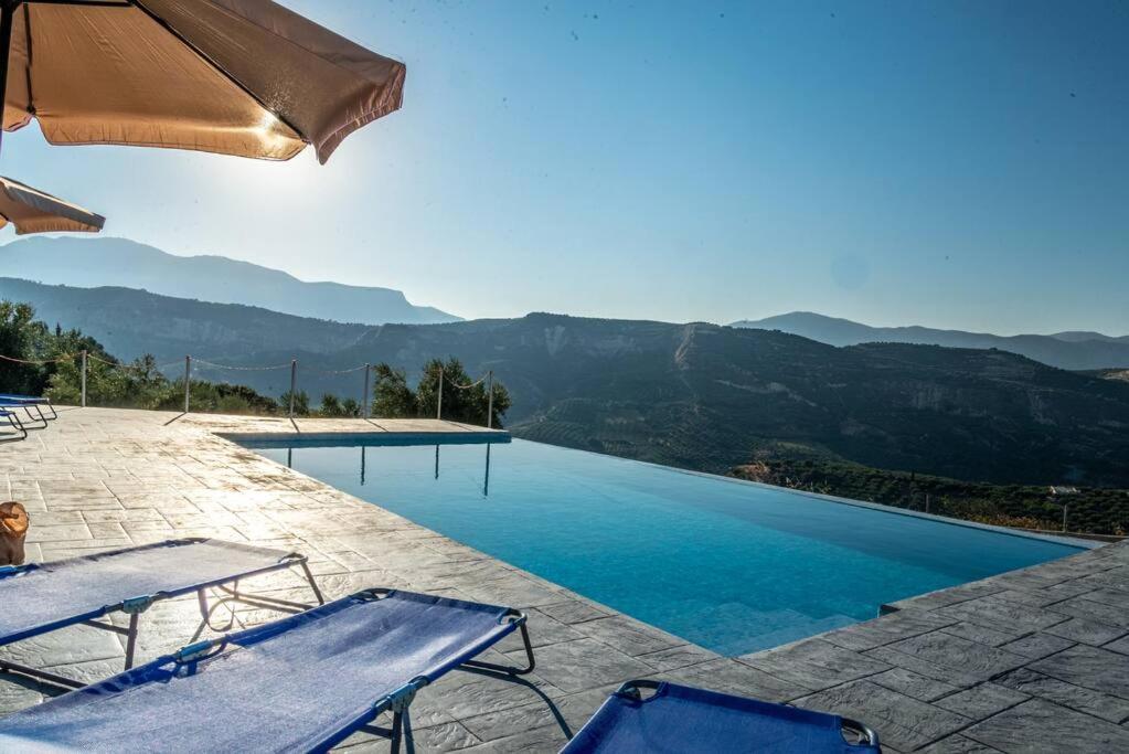 Modern Private With Infinity Pool Heraklion (Crete)