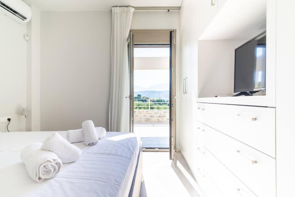 Modern Private With Infinity Pool Villa Heraklion (Crete)