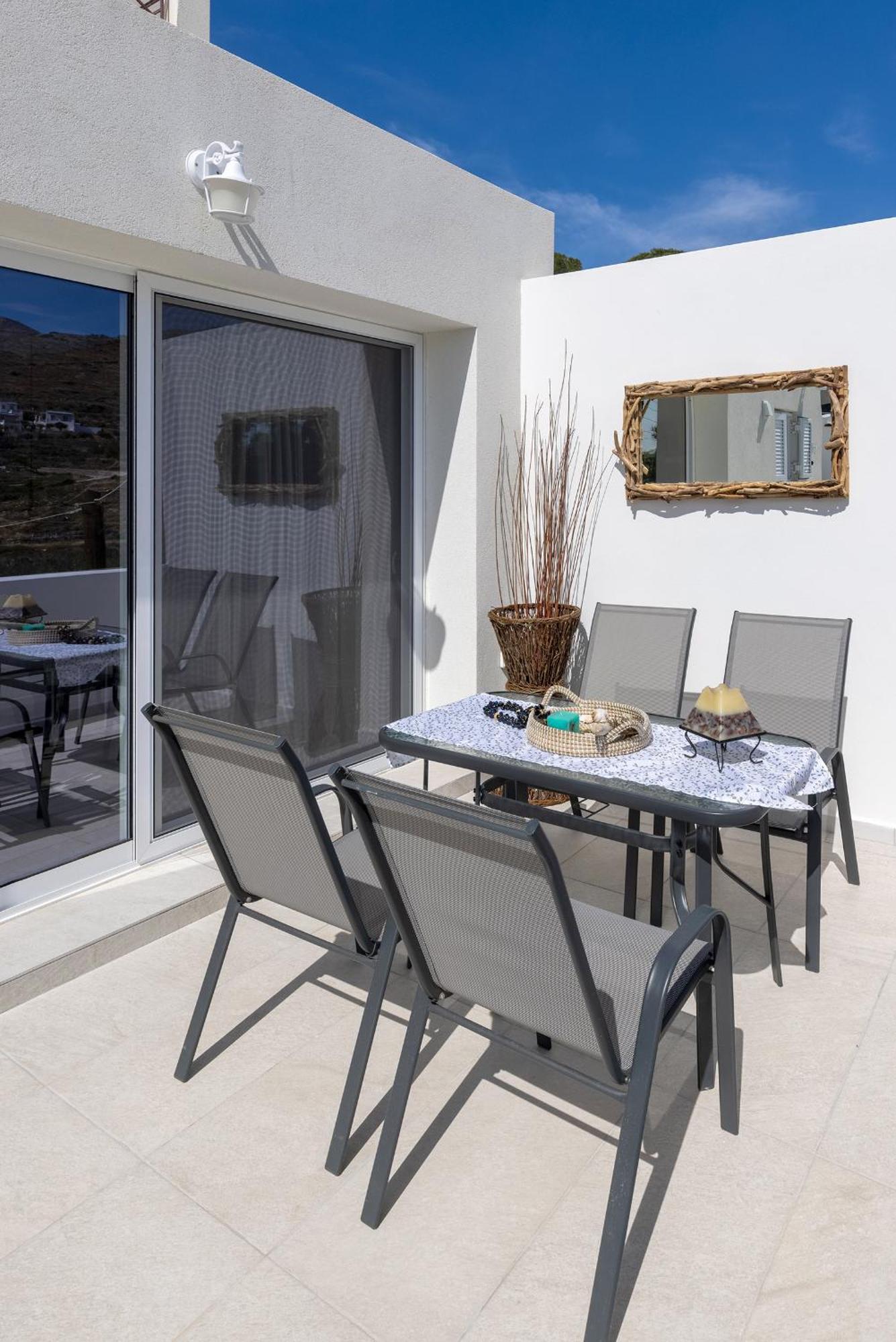 Restia Seaside Ii, 50m From Megas Gialos Apartment *