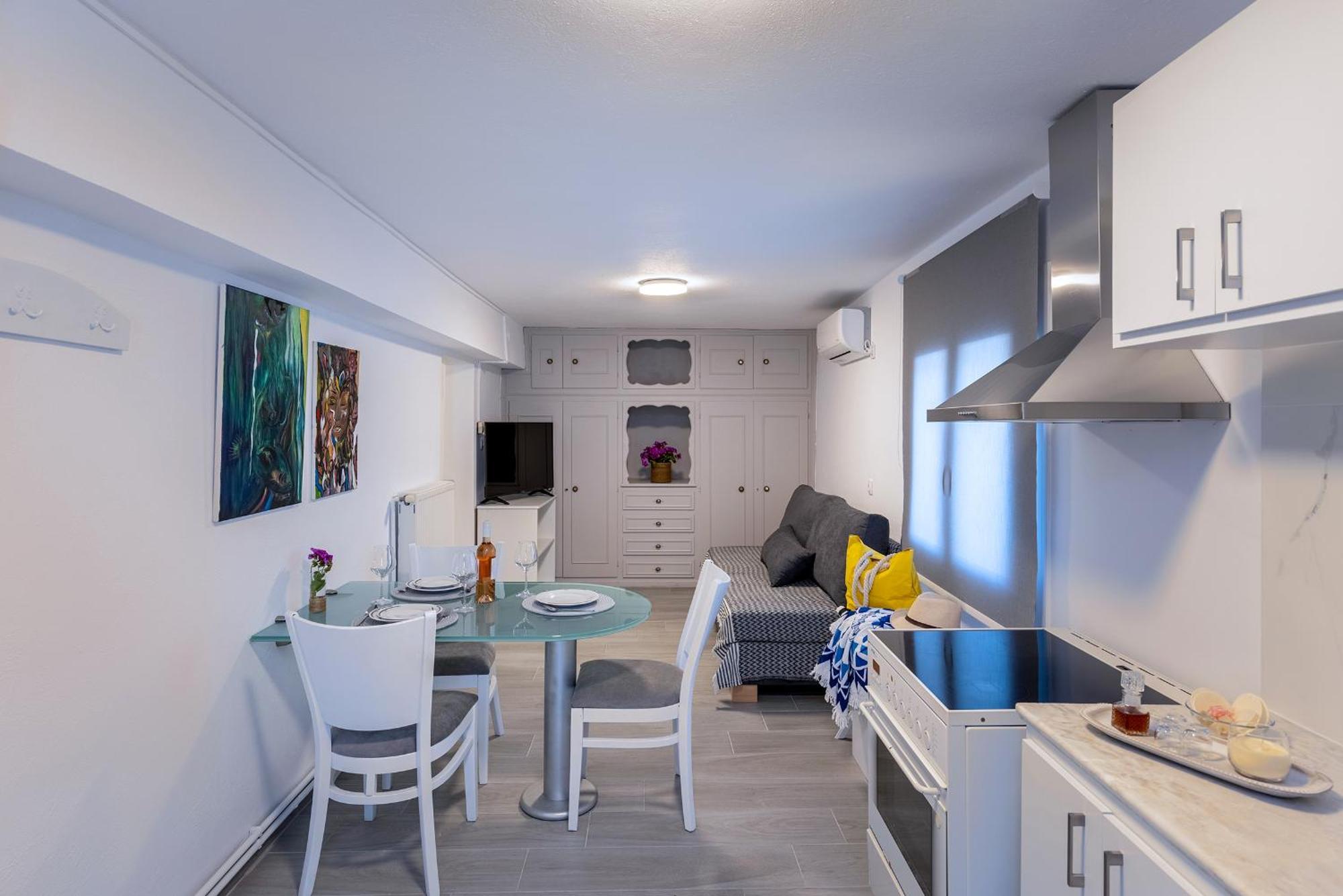 Restia Seaside I, 50m From Megas Gialos