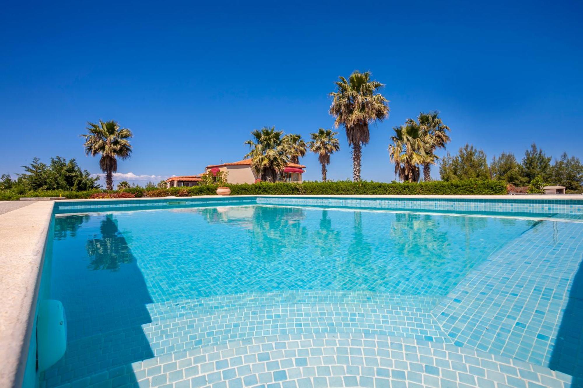 Perfect View Deny With 6 Bedrooms And Heated Pool Villa Hanioti