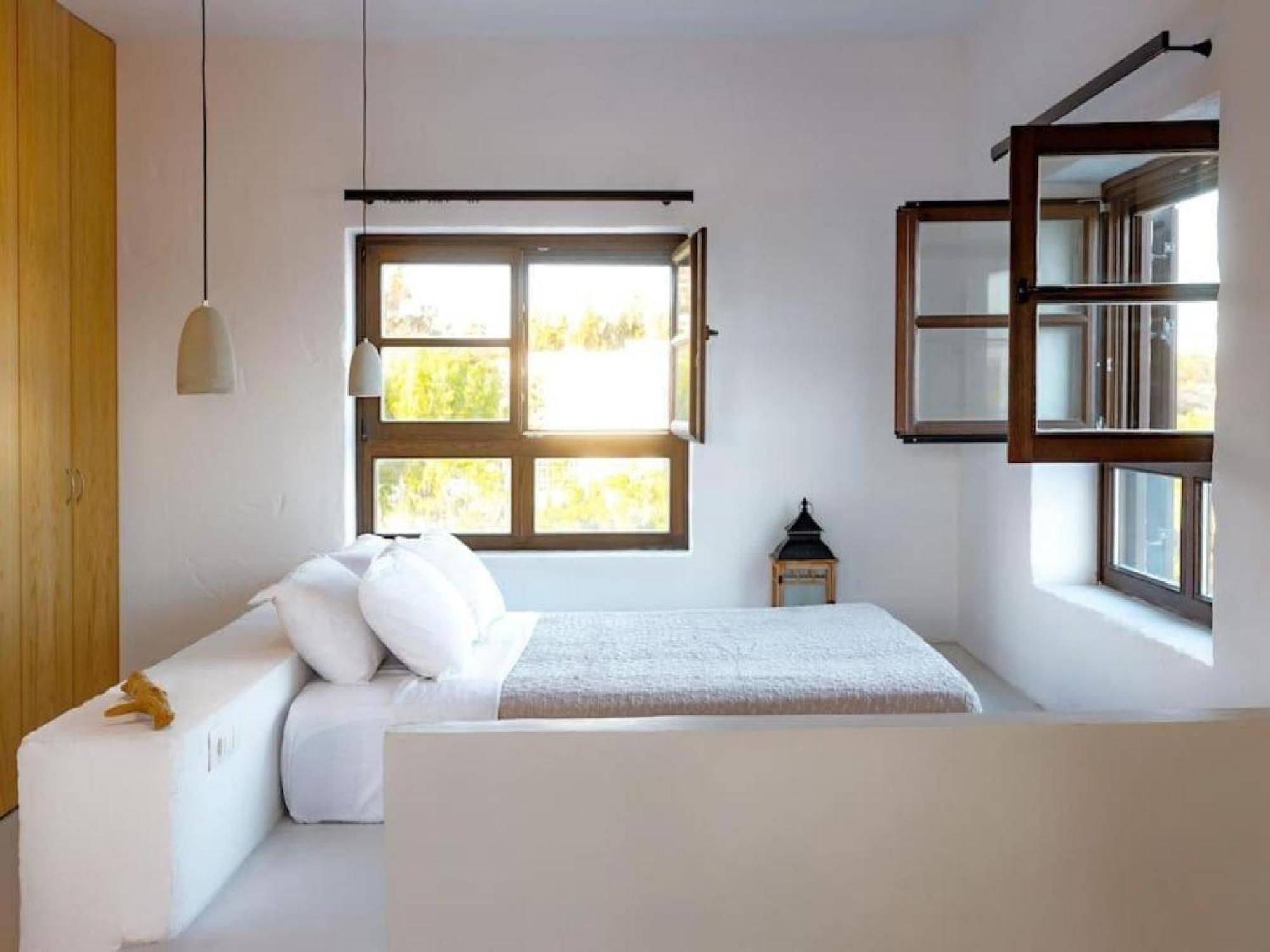 Crystalia House