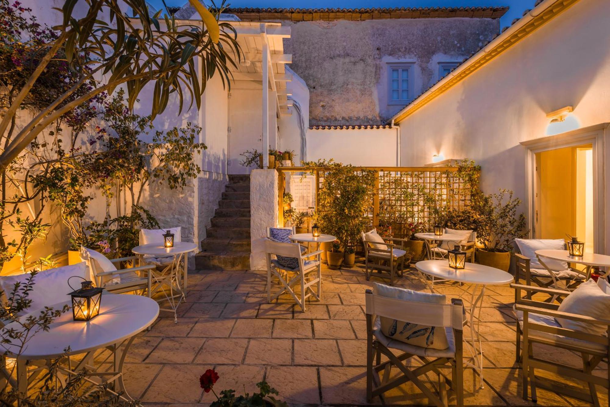 Hydra Hotel 4*