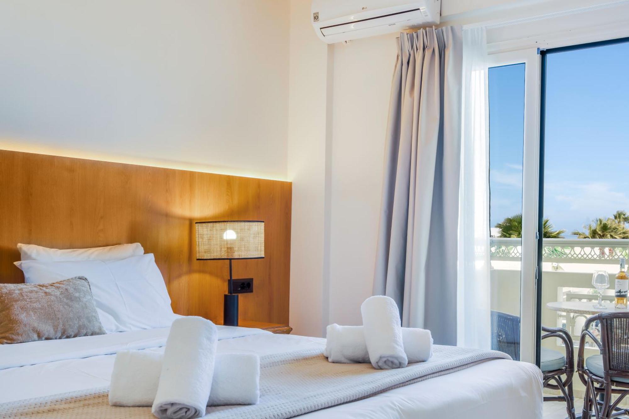 Socrates Aparthotel 3*