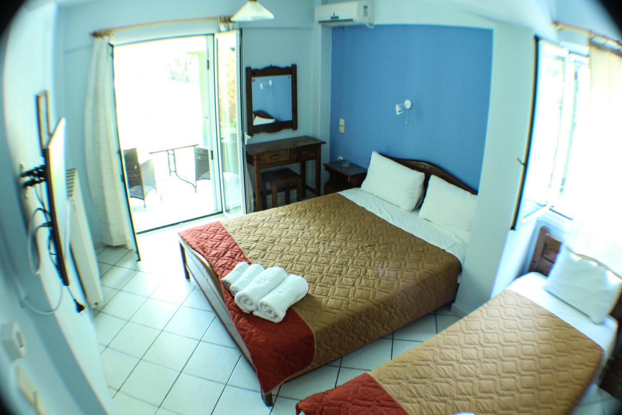 Xristina Studios Apartment *