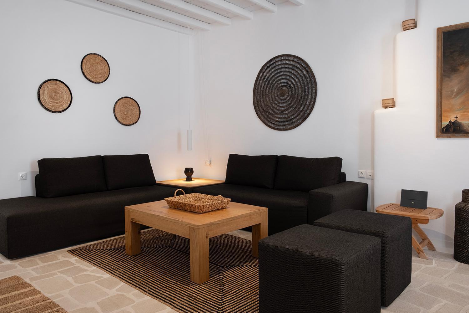 Mykonian Style W Shared Pool & Nighttime Security Guard Apartment