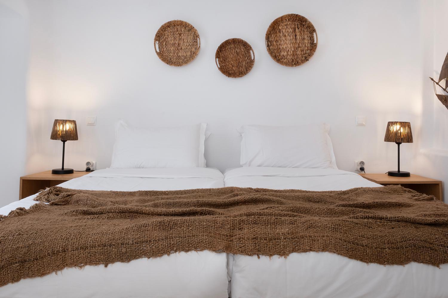 Mykonian Style W Shared Pool & Nighttime Security Guard Apartment