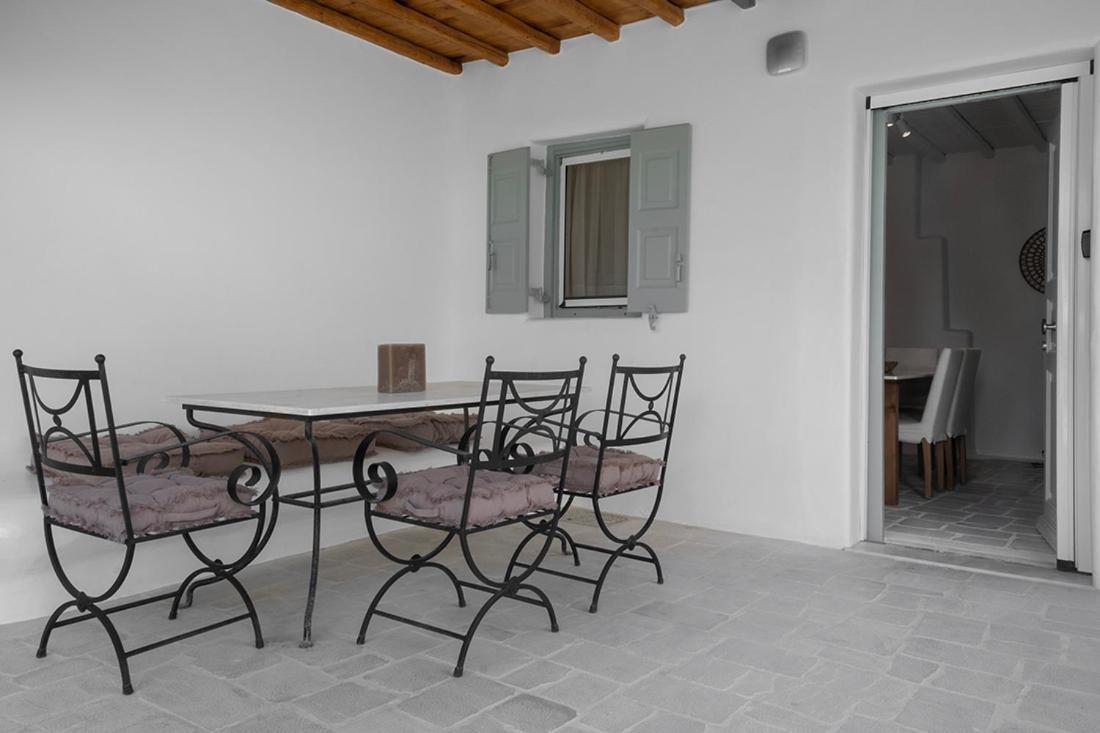 Mykonian Style W Shared Pool & Nighttime Security Guard Apartment