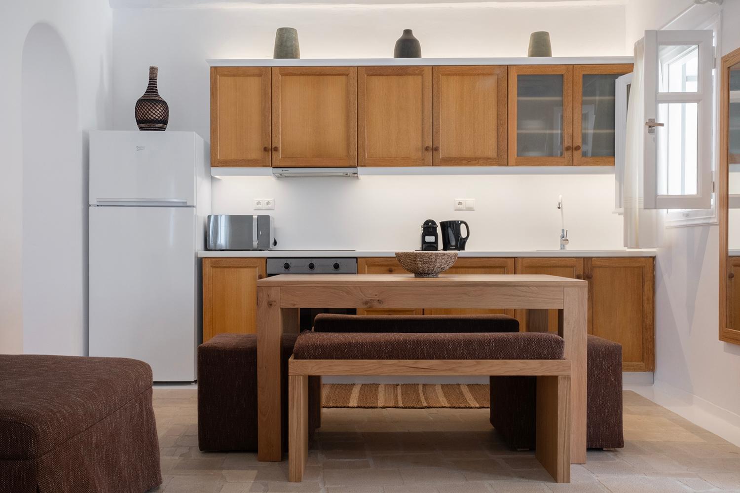 Mykonian Style W Shared Pool & Nighttime Security Guard Apartment
