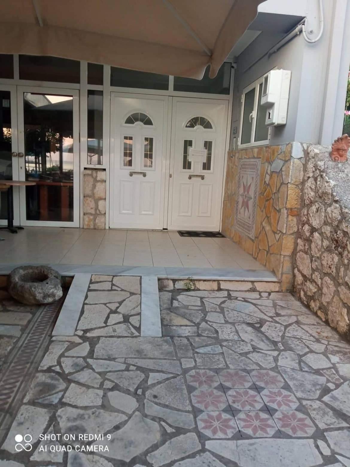 Vasilis Travlos Poros (Kefalonia)