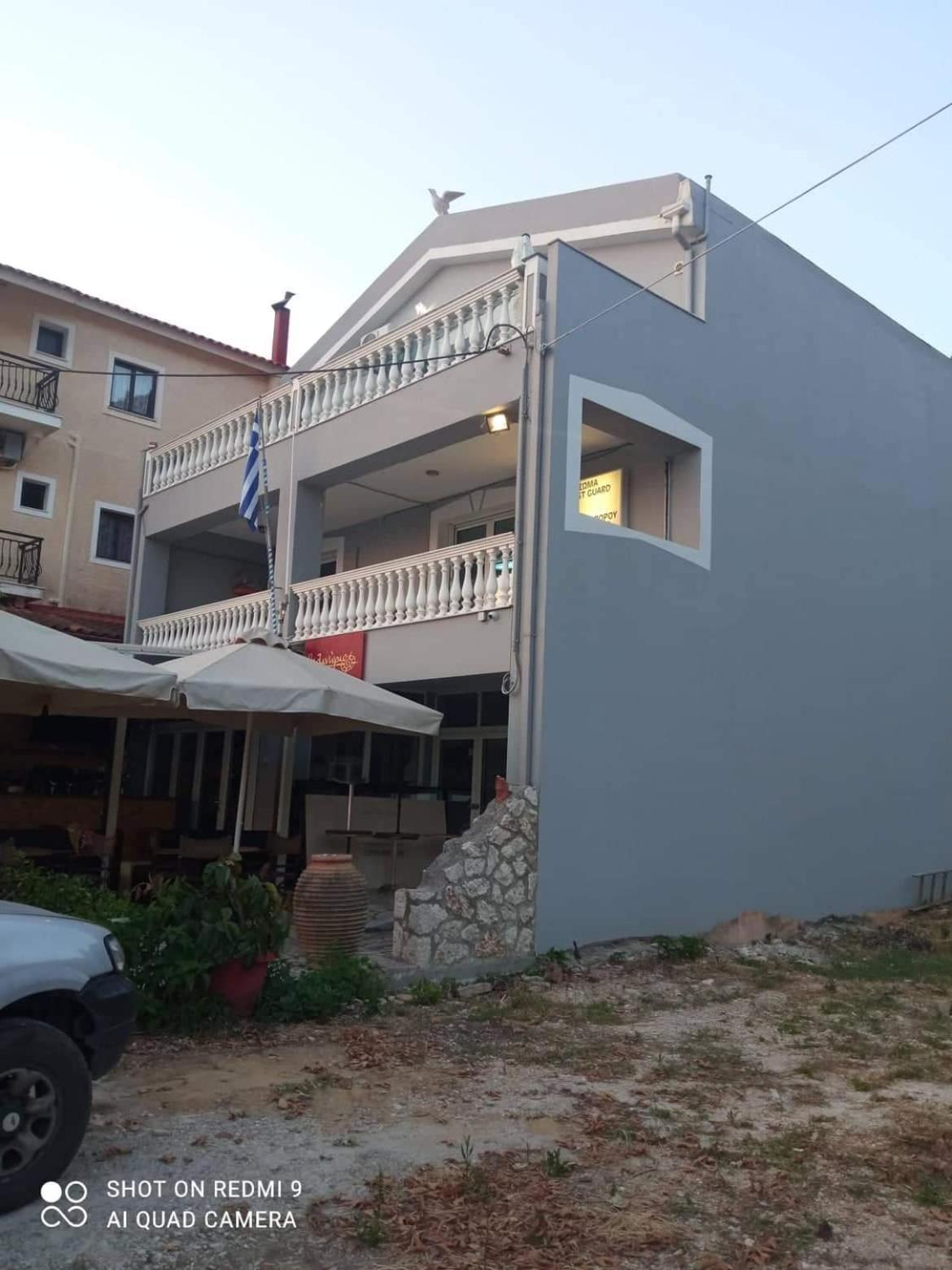 Vasilis Travlos * Poros (Kefalonia)