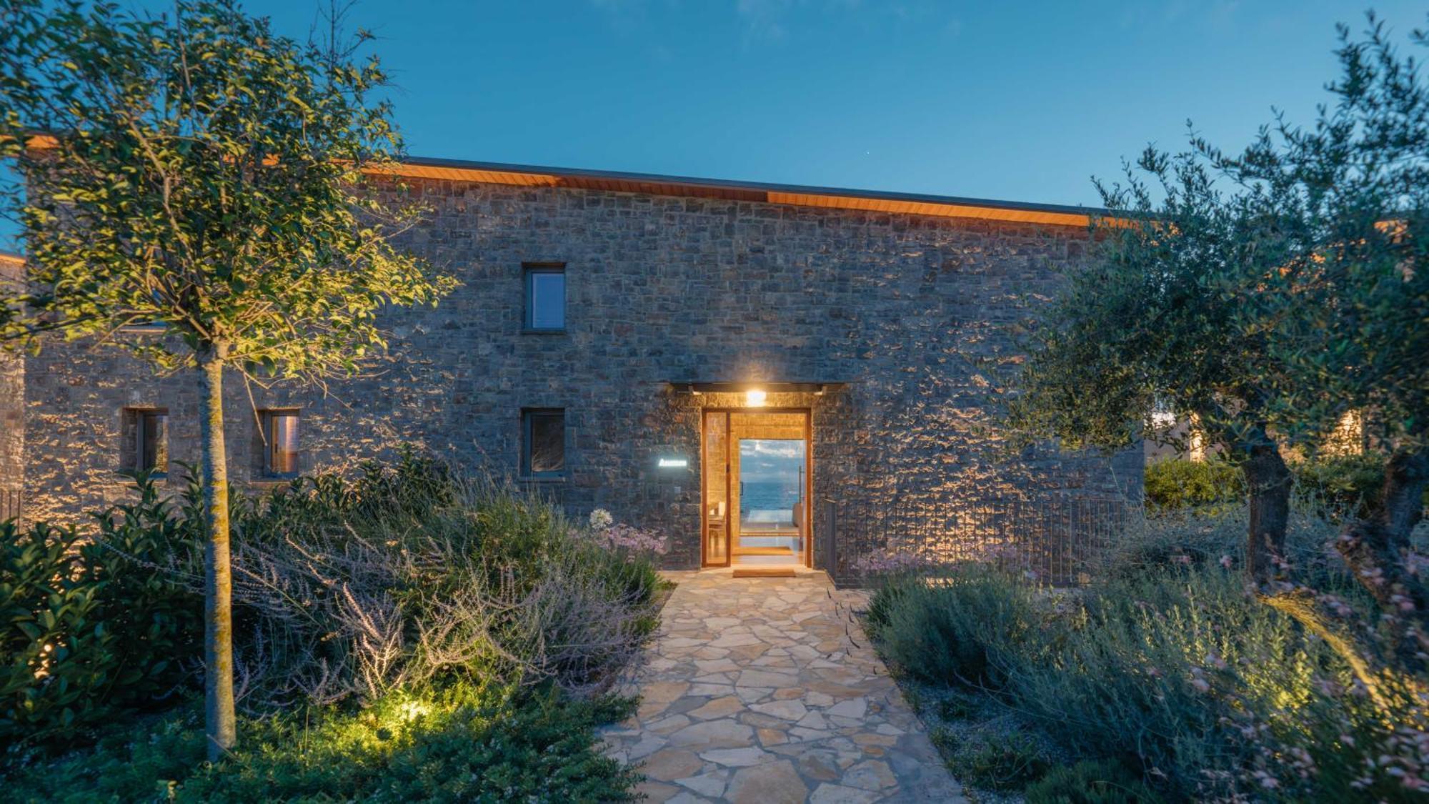 Real Life Homes Luxurious Seafront Each With Their Own Private Pools Villa *