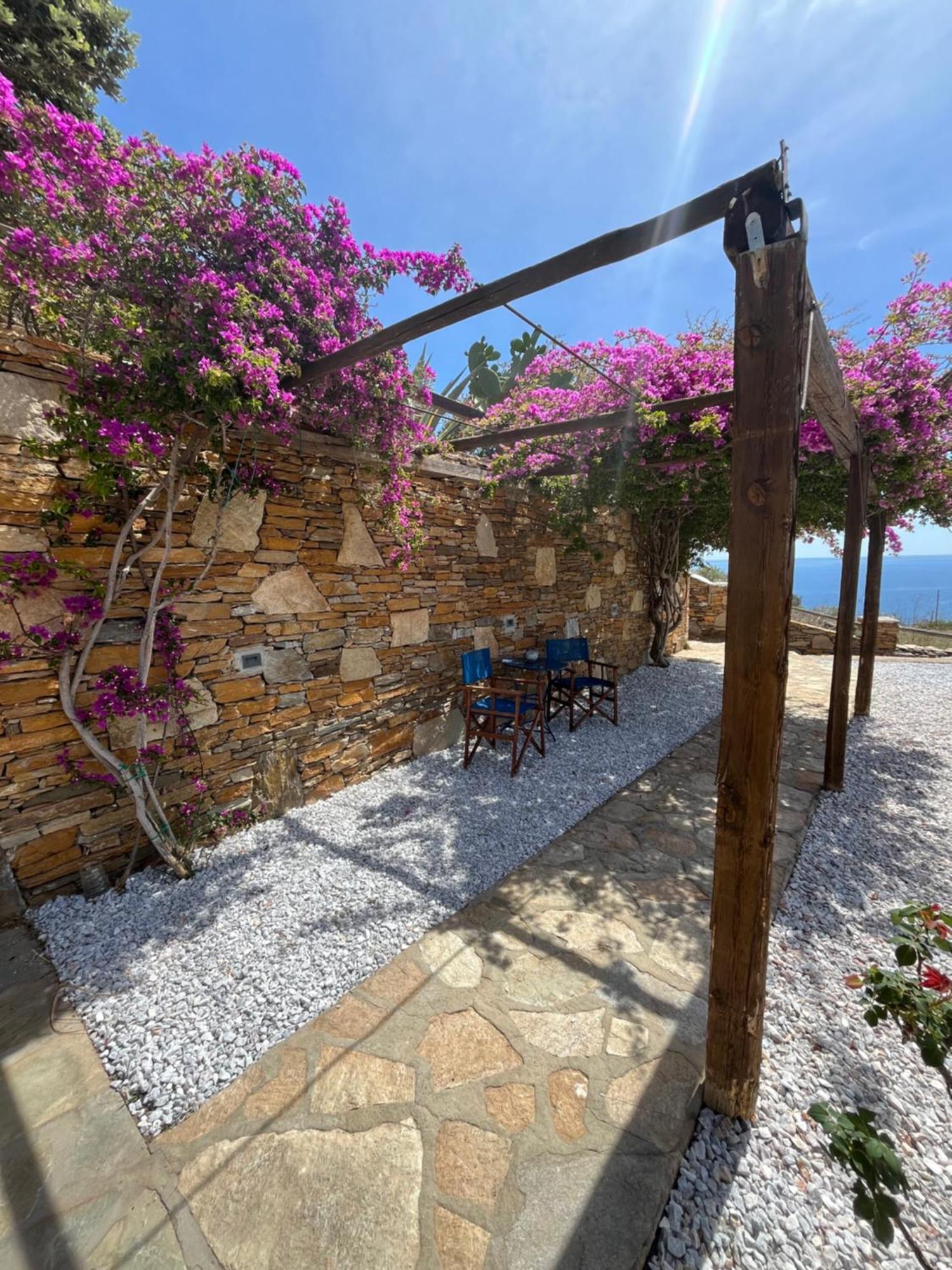 Serensea Bliss, Naousa, * Kythnos
