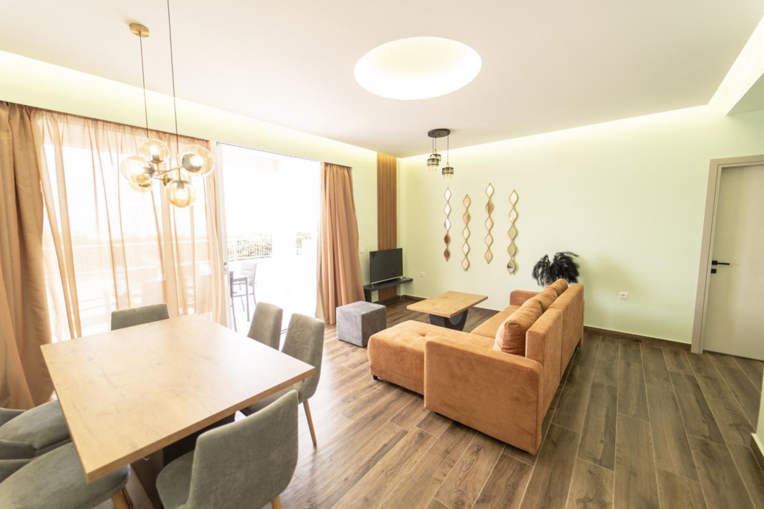 Villa Alora *