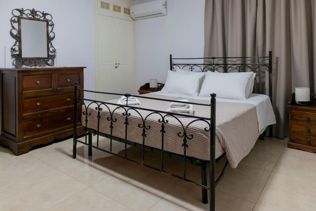 Koukounaraki 2 * Skiathos Town