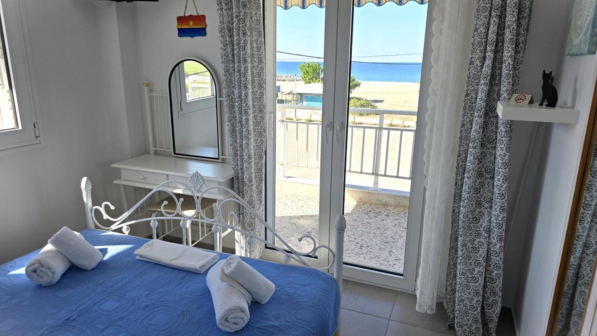 Lina's Beachfront By Optimum Link Apartment *