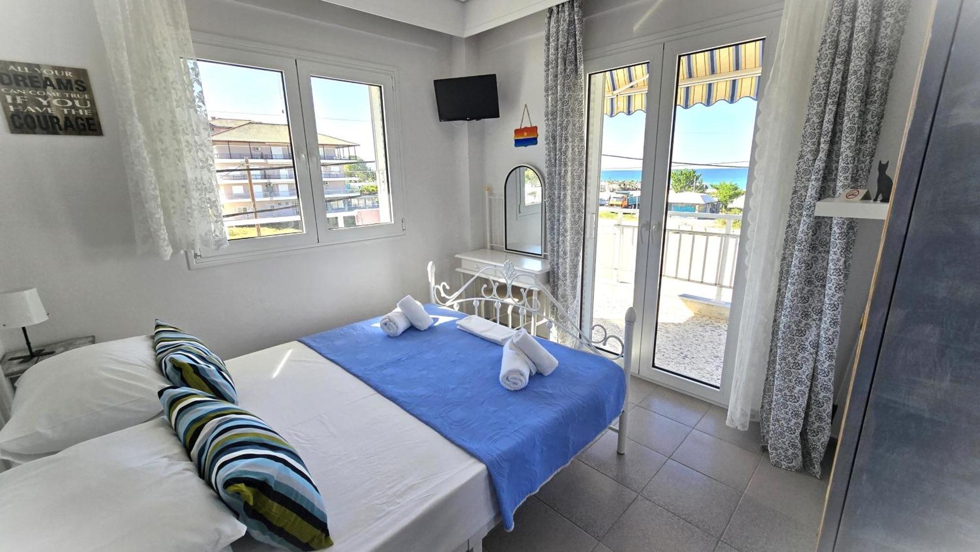 Lina's Beachfront By Optimum Link Apartment