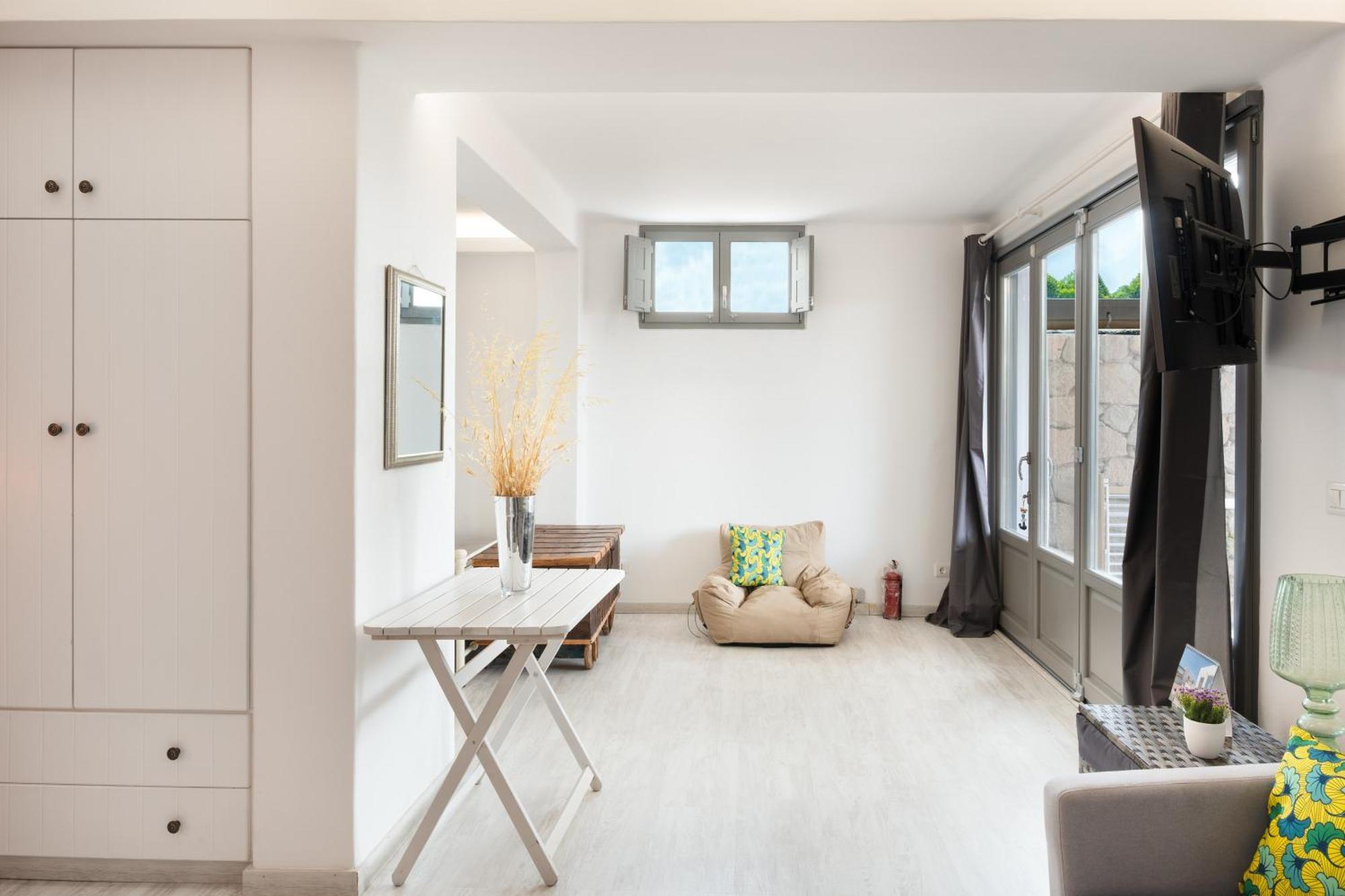 Lavender Apartment *